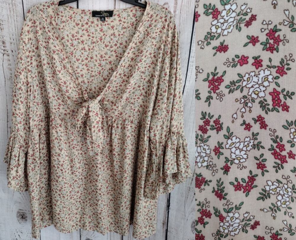 Suzanne Betro NWOT Light Tan Ditsy Floral Tie-Neck Bell-Sleeve Top Rayon 2X Plus